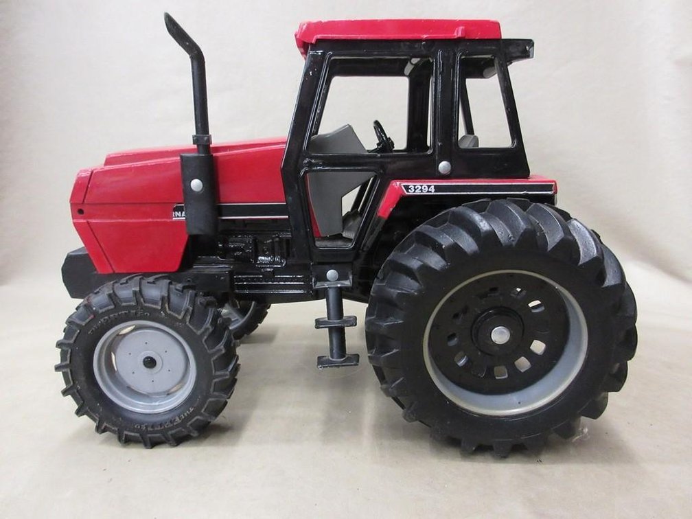 Ertl International 3294 toy tractor