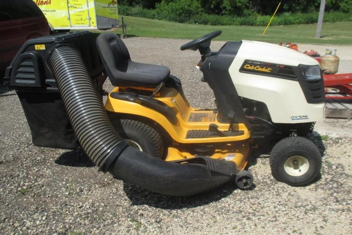 Cub Cadet LTX 1046 lawn mower with bagger system (runs and mows)