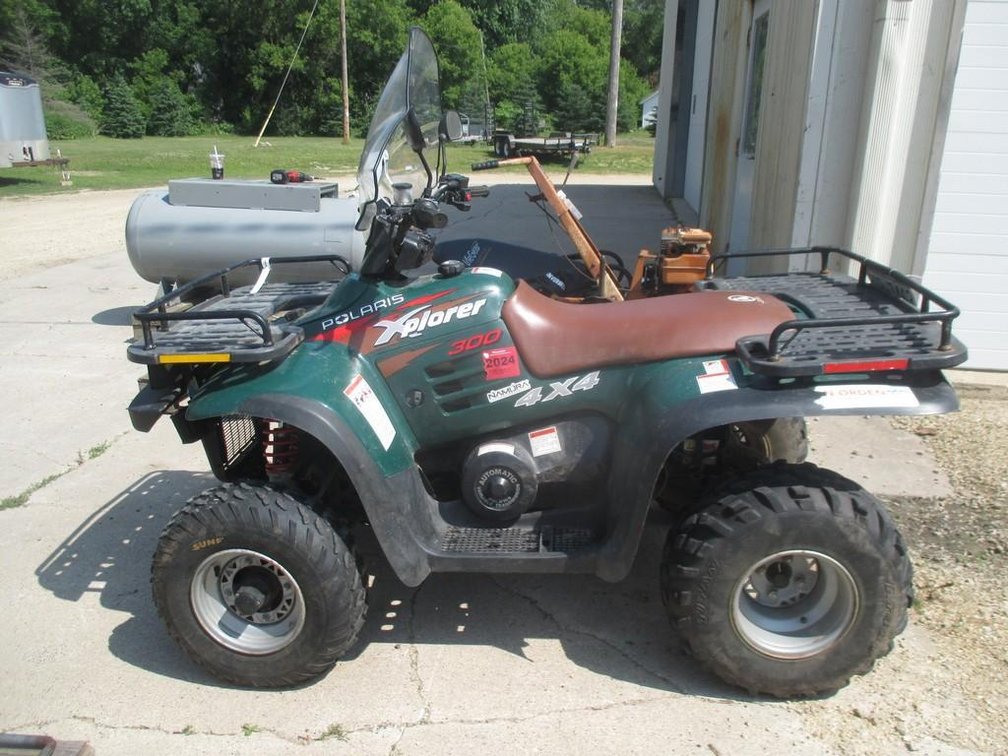 1999 Polaris Explorer 300 four wheeler 4 x 4 (runs and drives)