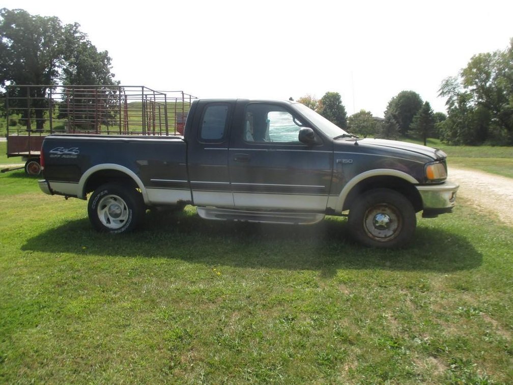 1997 Ford F-150 Lariat 4x4 pickup (will run & drive with new battery)