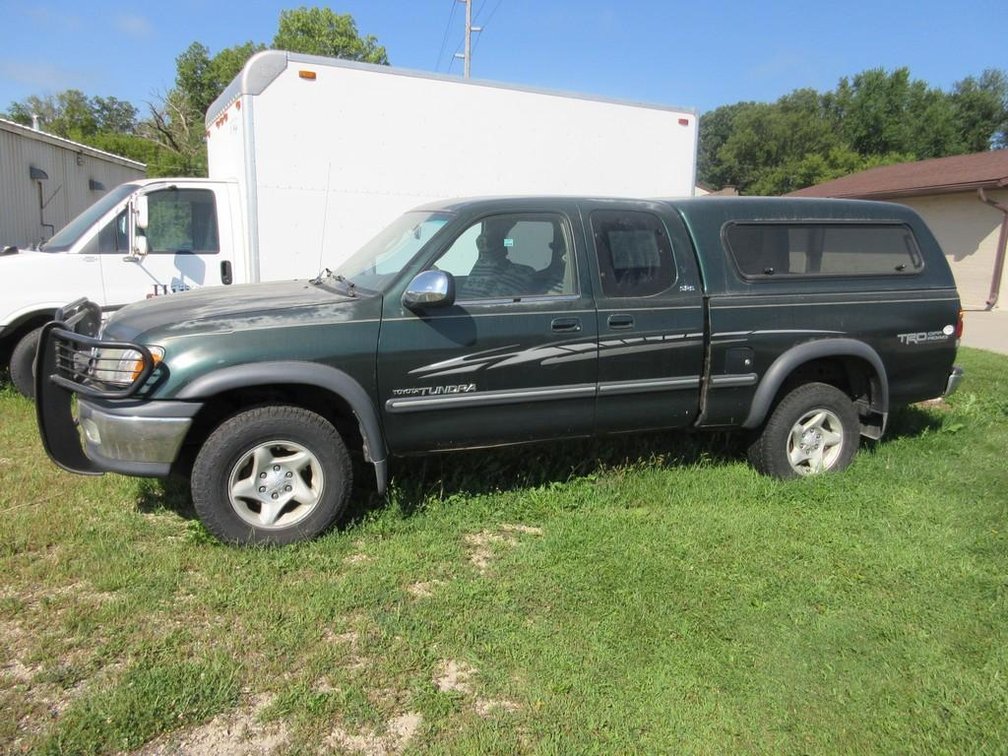 2002 Toyota Tundra SR5 4X4 Pickup (non-running)