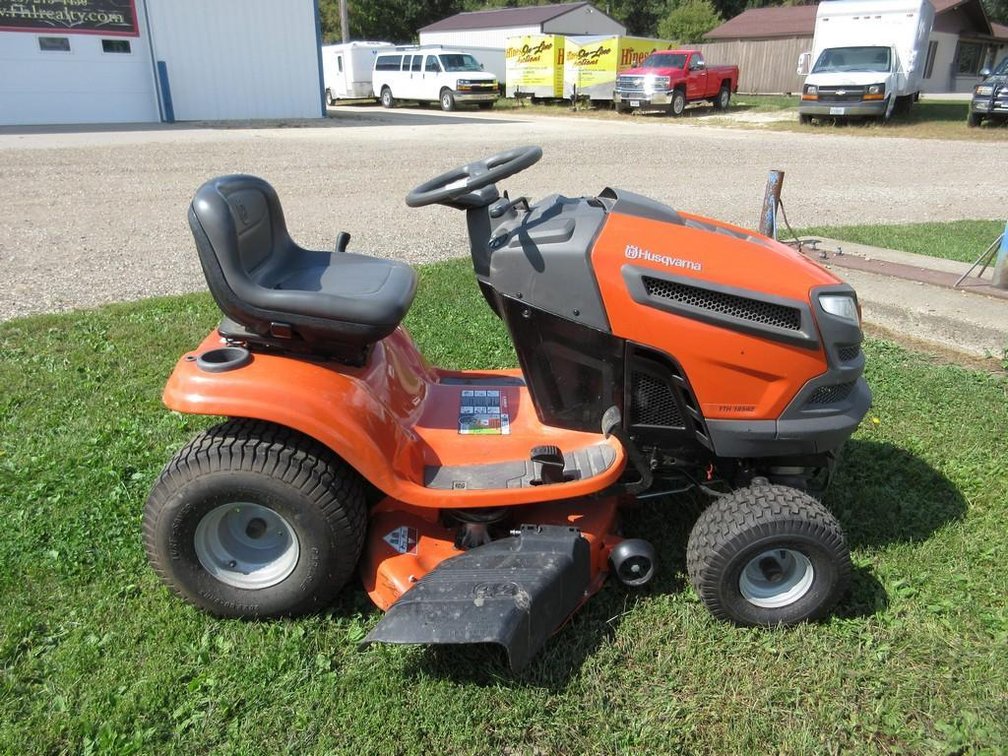 Husqvarna YTH 18542 riding lawn mower