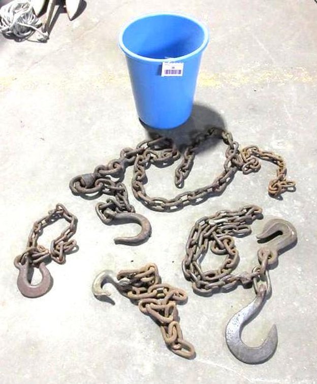 Pail with chain