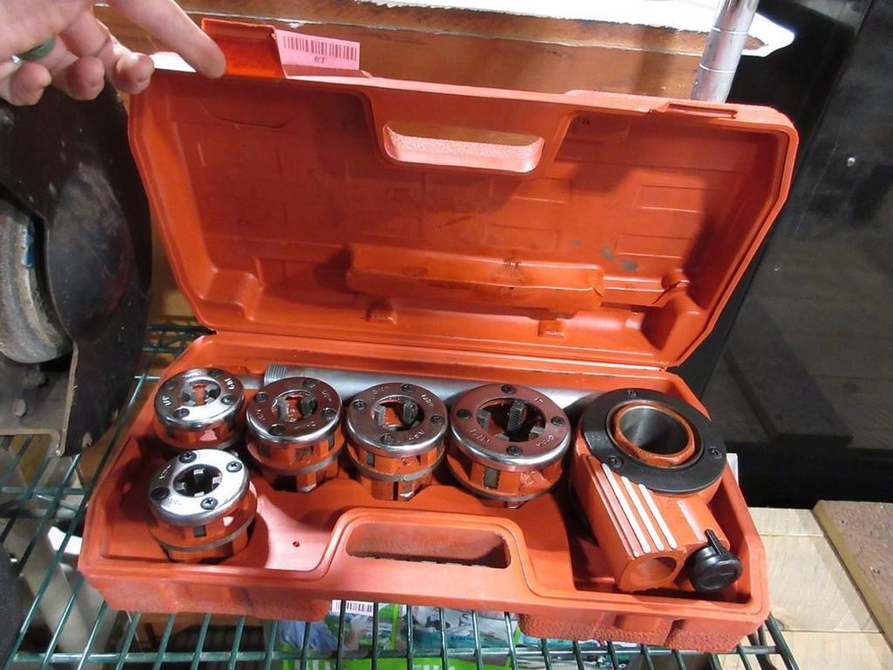 Tap and die set