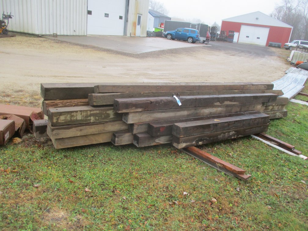 Group of 4 x 4 and 6 x 6 posts 
