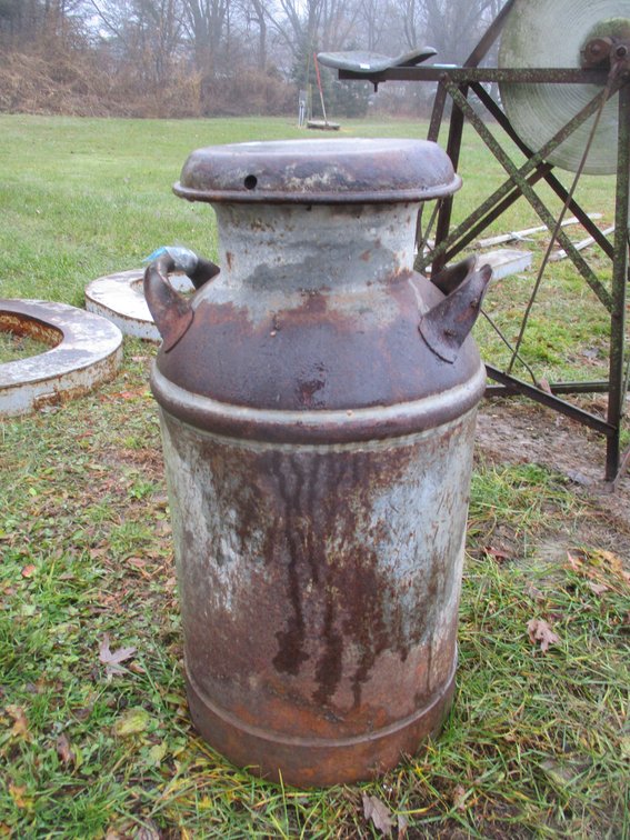 Steel milk can with lid