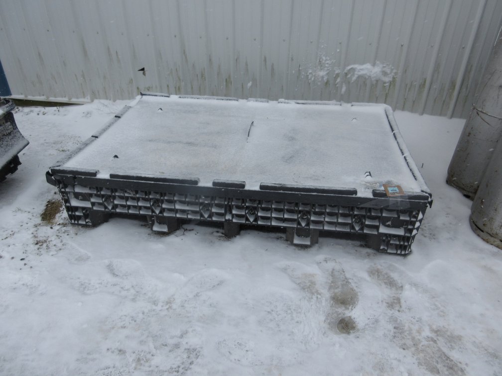 Heavy duty poly pallet