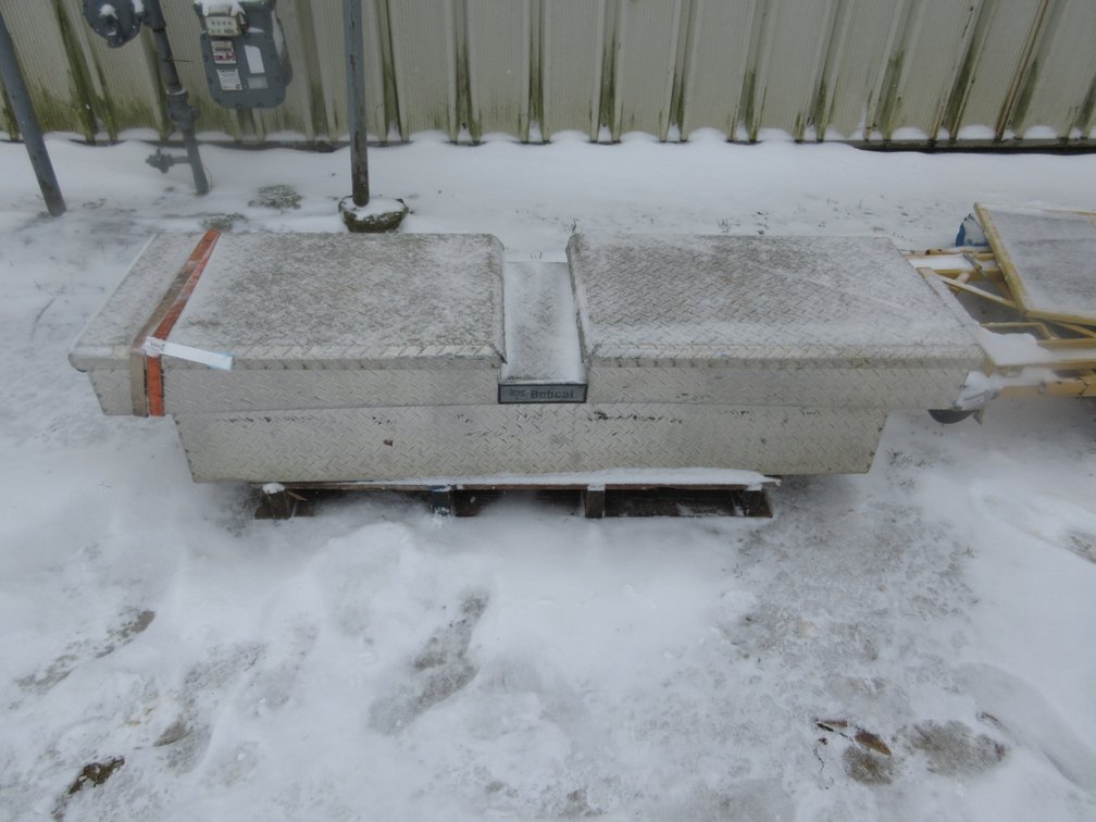 Bobcat aluminum diamond plate truck box, no keys