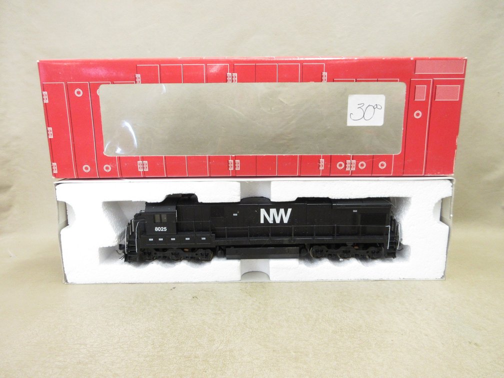 Atlas HO Scale Locomotive C30-7 N & W (Black) Road #8025