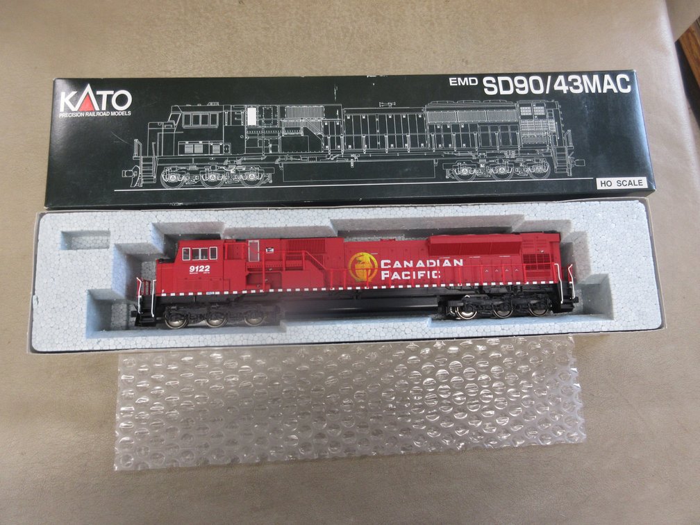 KATO EMD SD90/43MAC Canadian Pacific locomotive #9122
