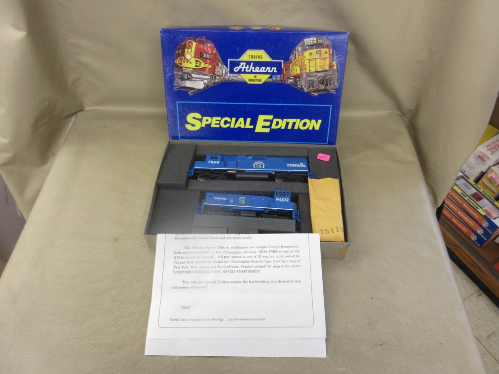 Athearn Tains Special Edition Conrail Philly Div. GP38 P & R-SW 1001 dummy
