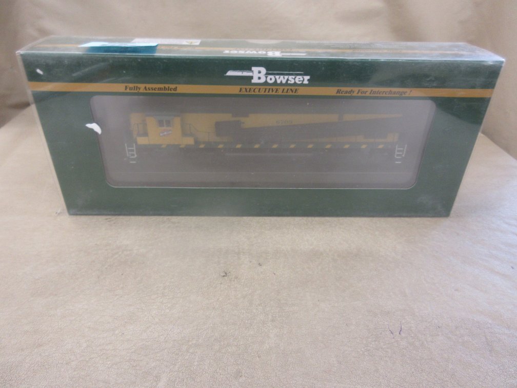 Bowser Executive Line C628 CNW Old Yellow with Yellow Cab #6709