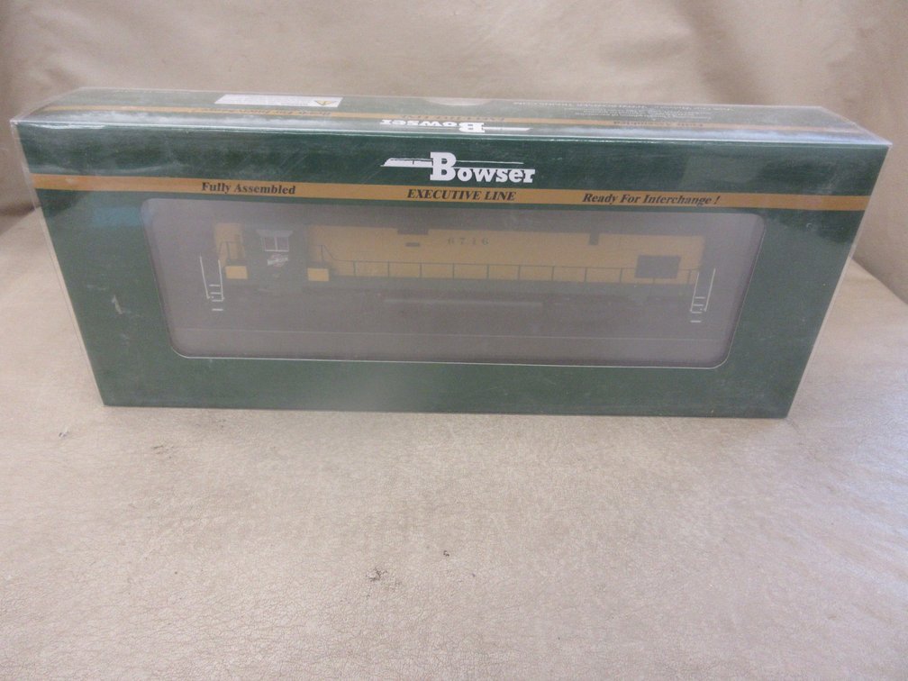 Bowser Executive Line C628 CNW Old Yellow Green Cab #6716