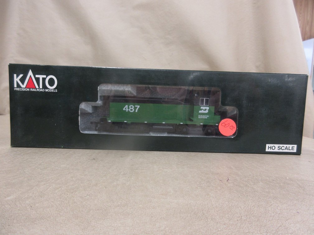 KATO EMD NW2 Burlington Northern #487