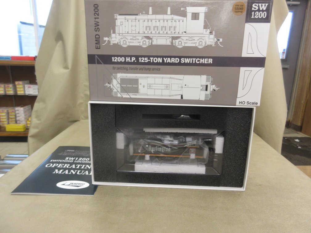 Rapido Trains Inc EMD SW1200-DC/DCC/Sound Burlington (CB & Q) Large Burlington on Hood #9278