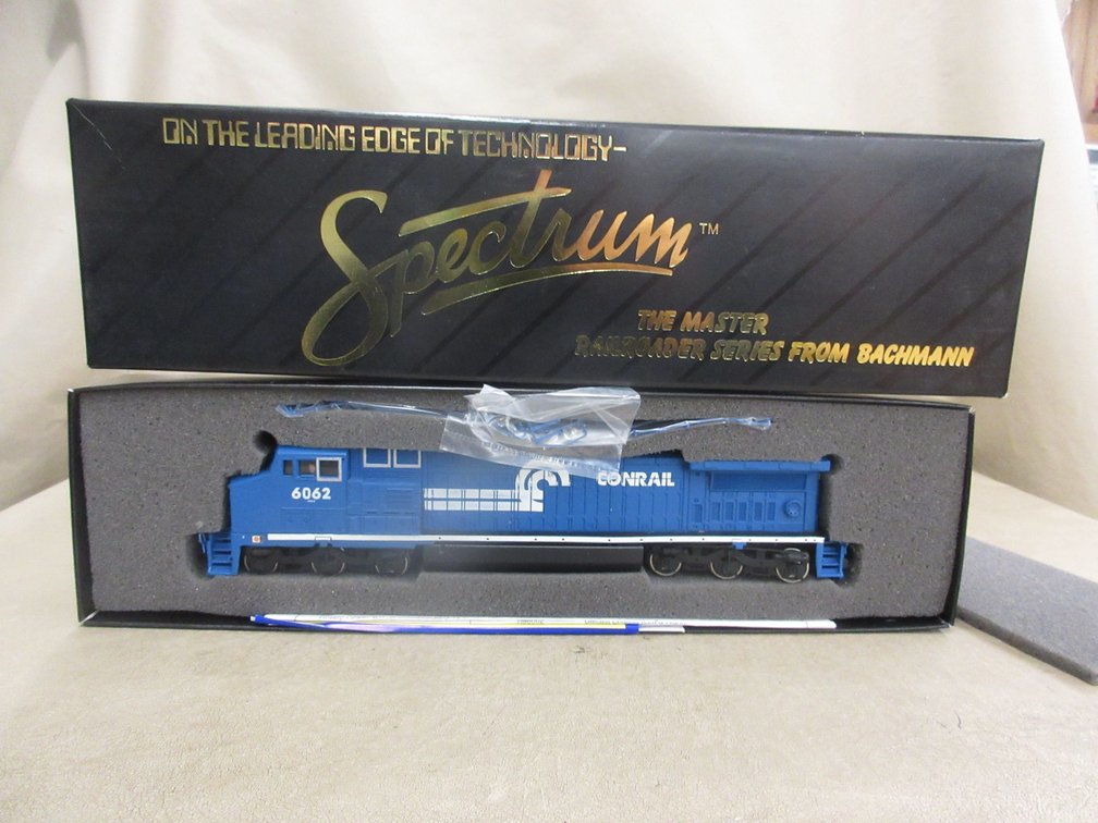 Spectrum GE DASH 8-40W Wide Cab Diesel (Conrail) #6062