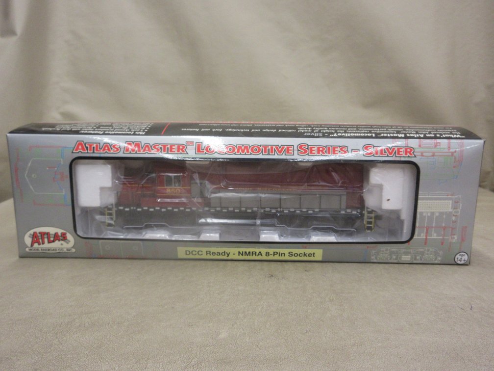 Atlas Master locomotive Series Silver HO C420 locomotive Iowa Interstate Road #850