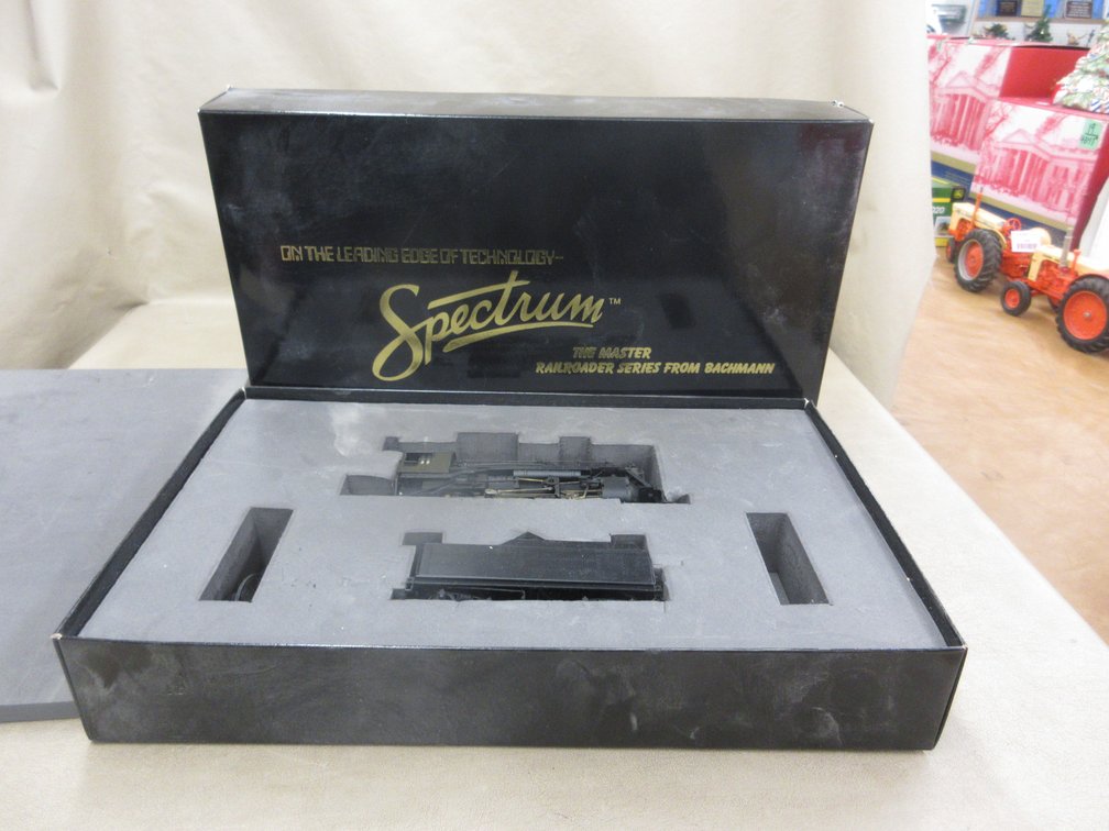 Spectrum HO Baldwin 2-8-0 Consolidation & Tender steam locomotive, unlettered black