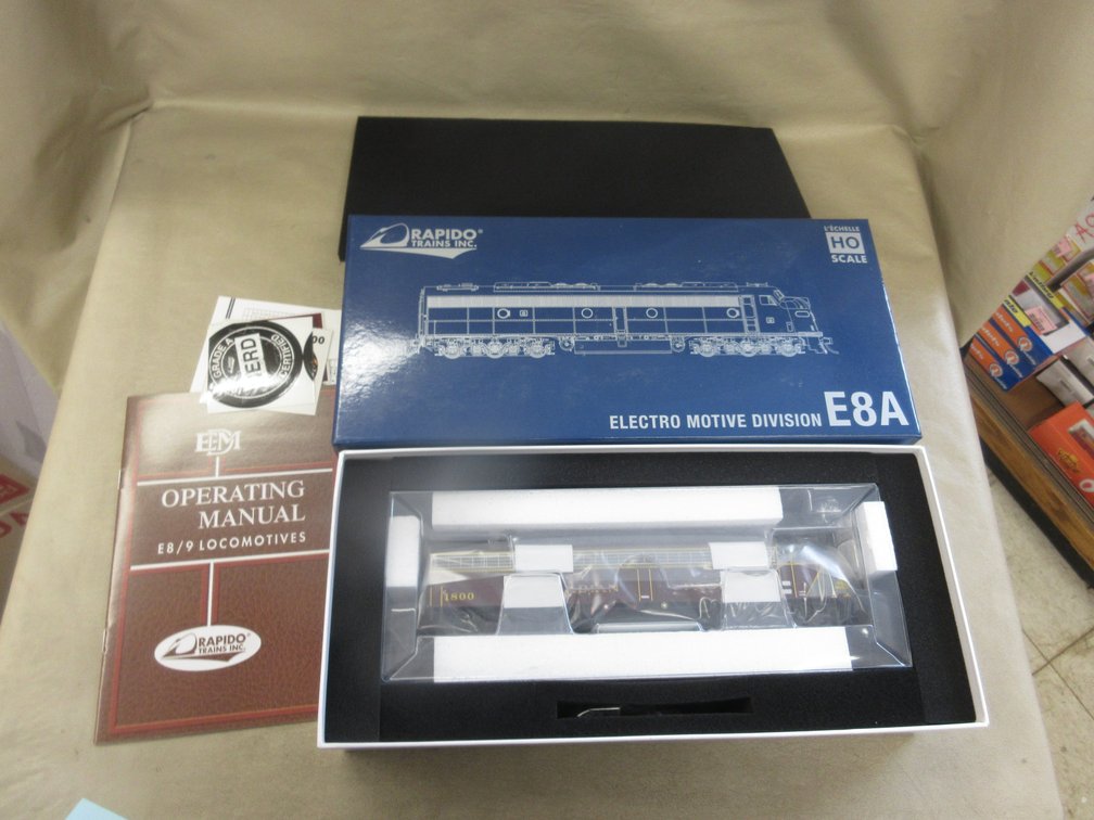 Rapido Trains Inc HO Scale EMD E8A Canadian Pacific #1800 (Early Marron Scheme)
