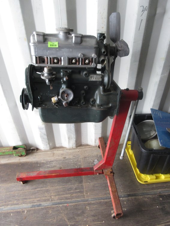 Rolling engine stand with motor