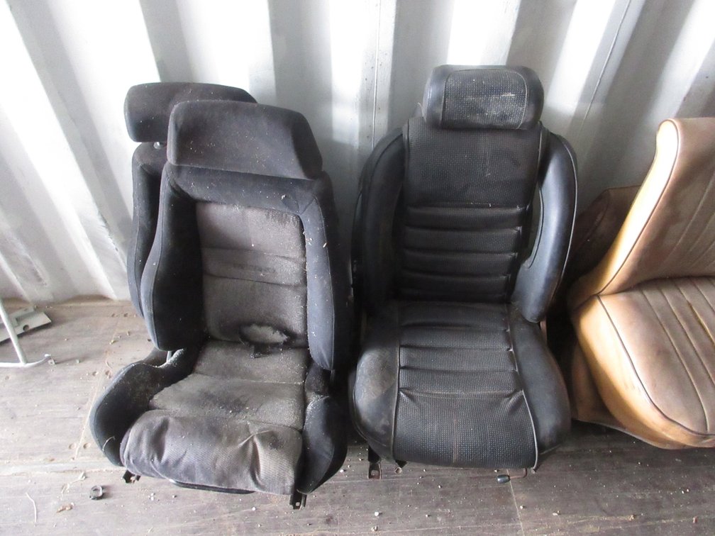 (2)Pairs of auto seats