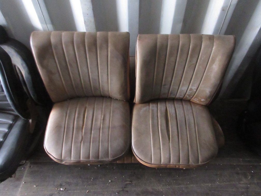 (3) Auto seats