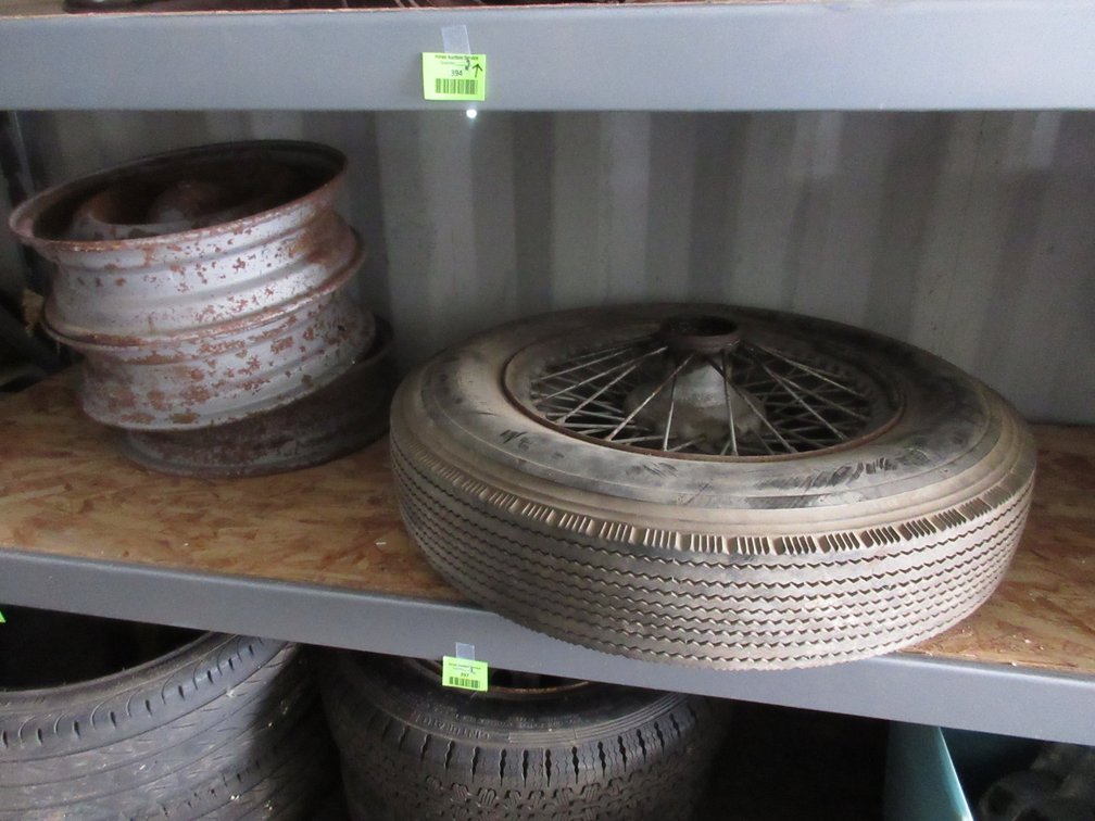 Rim and tire group