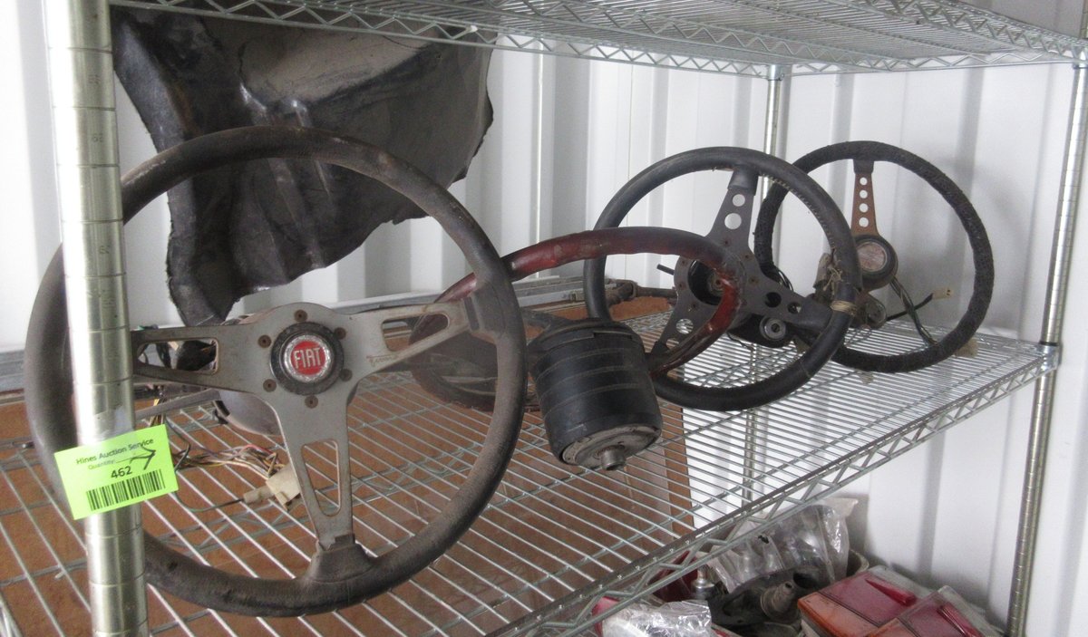 (4) Steering wheels