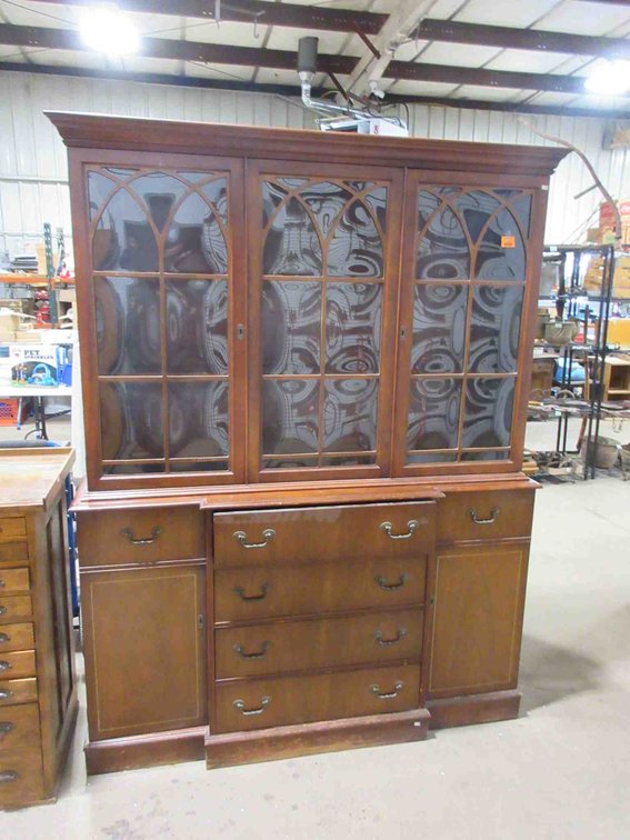 Vintage 2-piece hutch