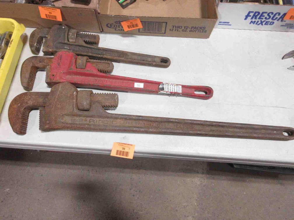 (3) Pipe wrenches