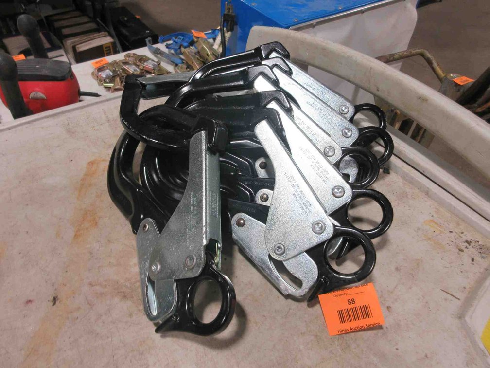 (7) Safety carabiners