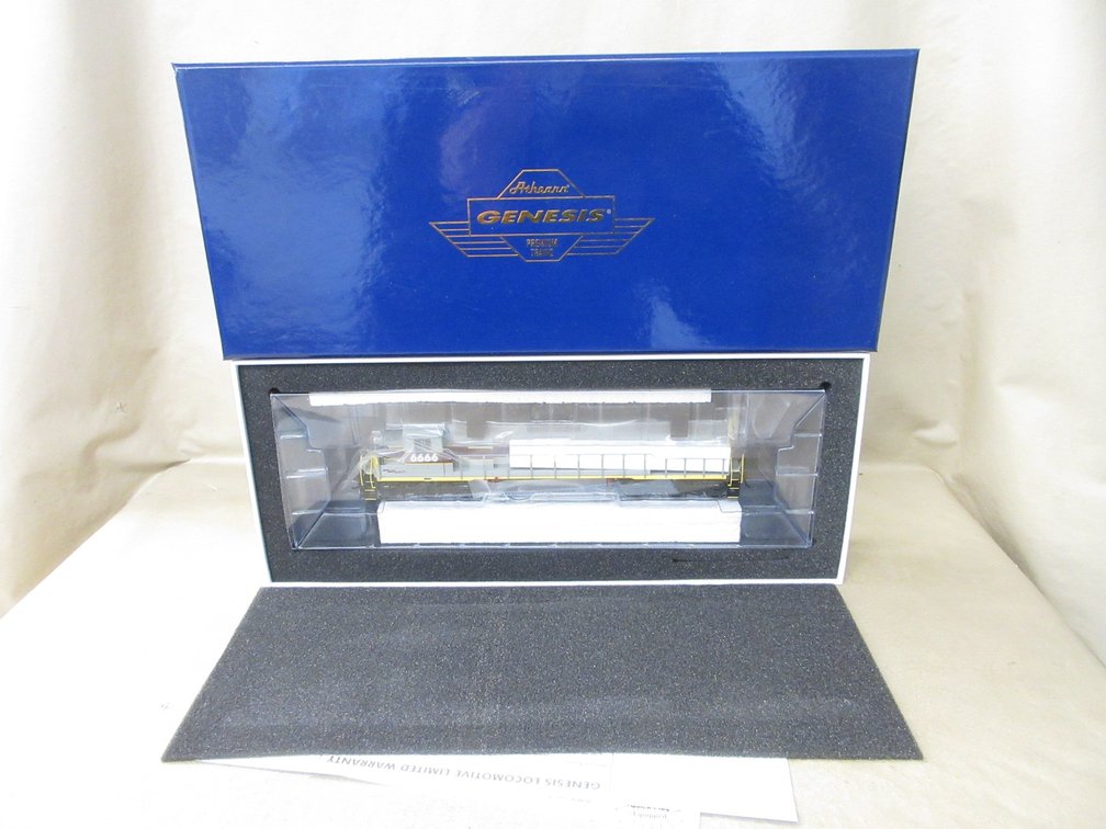 Athearn Genesis HO scale train locomotive