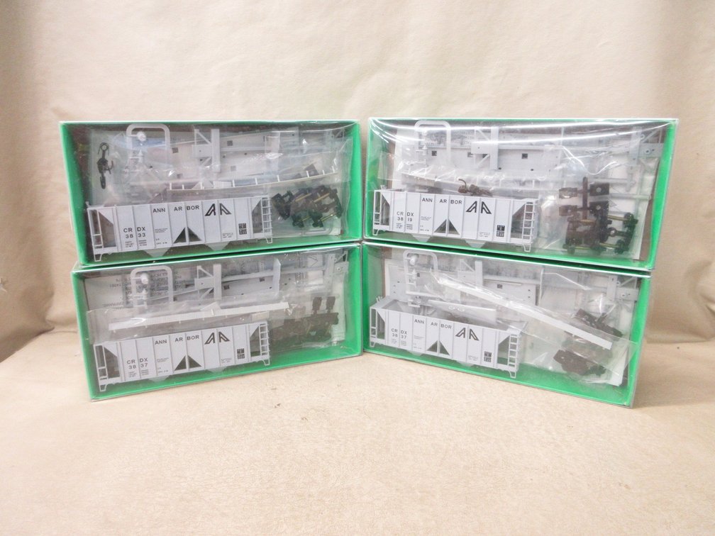(4) Bowser HO scale train car kits