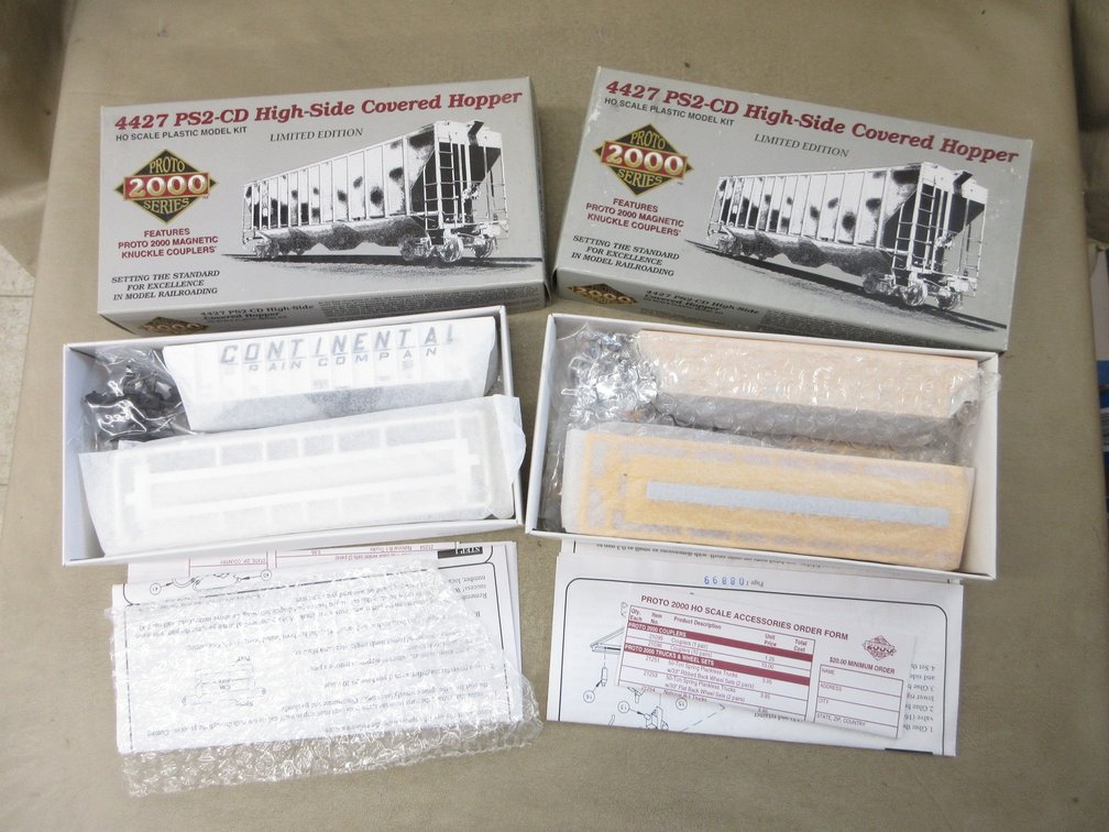 (2) Proto 2000 Series HO scale train car kits
