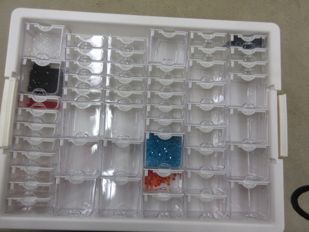 13.5"L Organizer with contents of Swarovski round beads