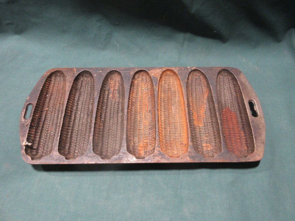 Cast iron corn cob pan