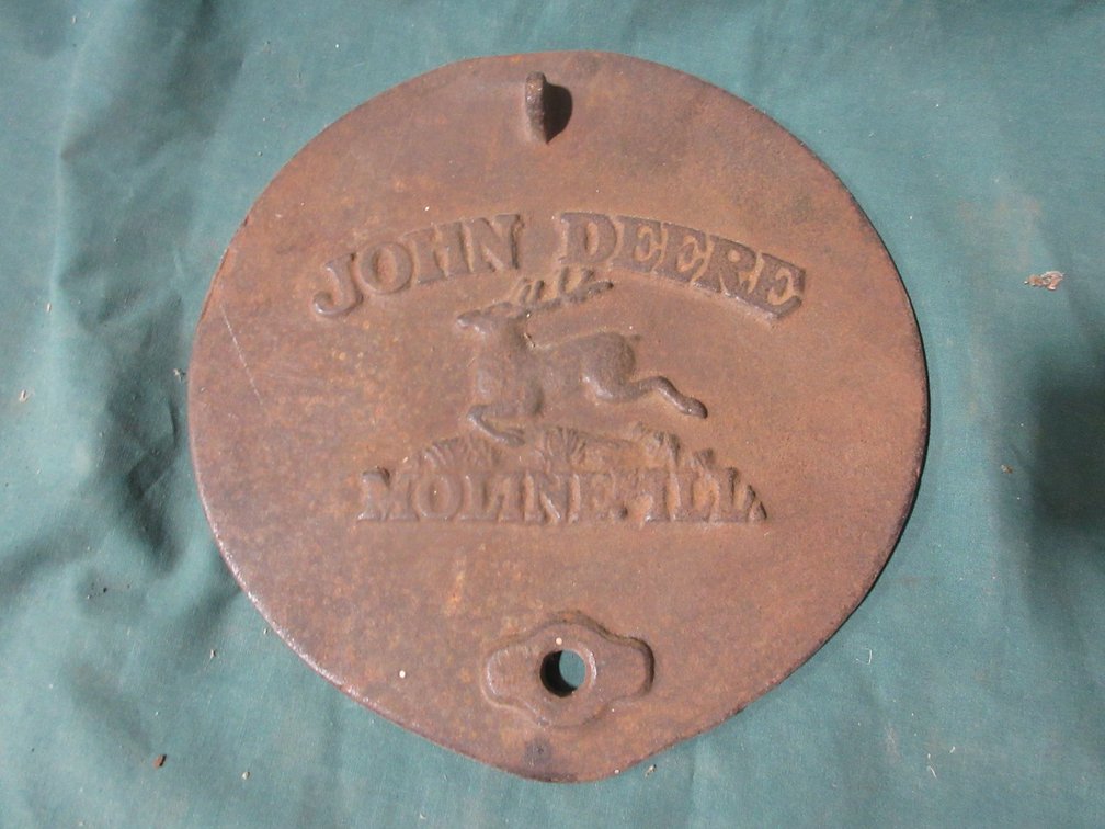John Deere 3-leg deere cast iron grain box cover
