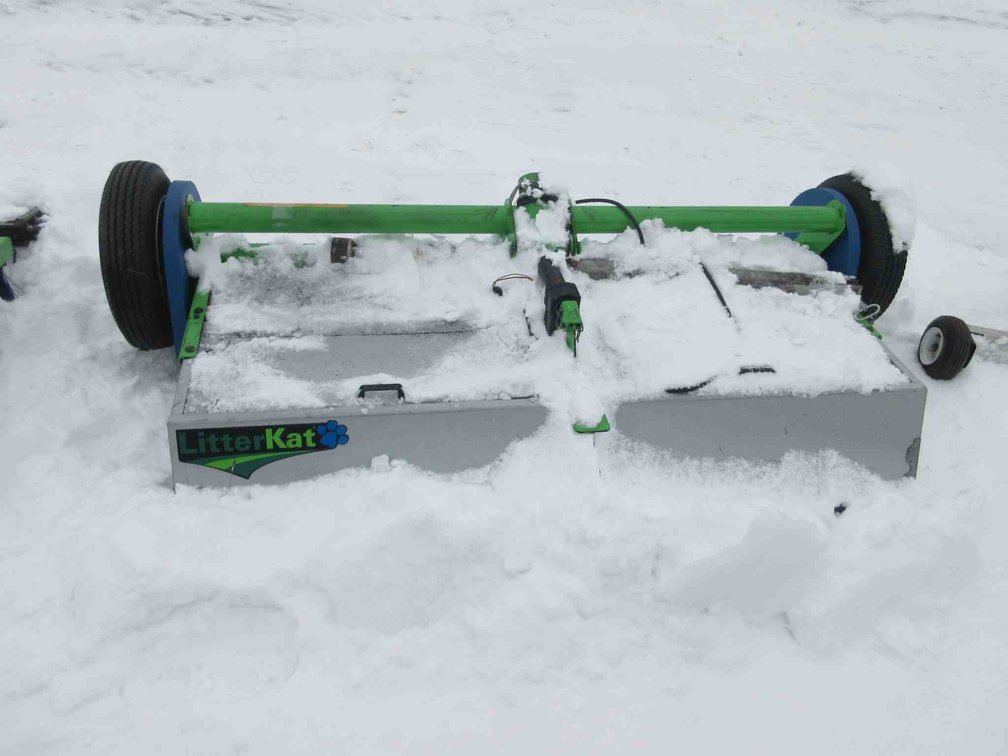 Green Groomer Litter Kat turf sweeper