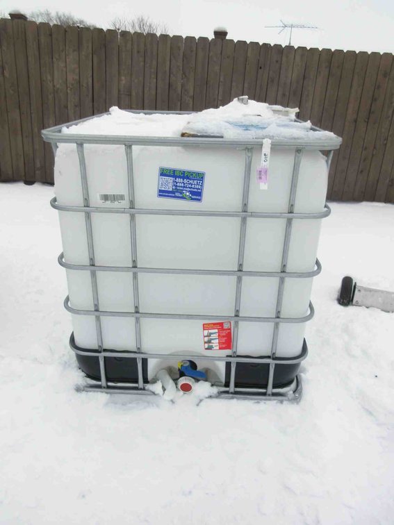 Poly liquid tote with transfer pump panel