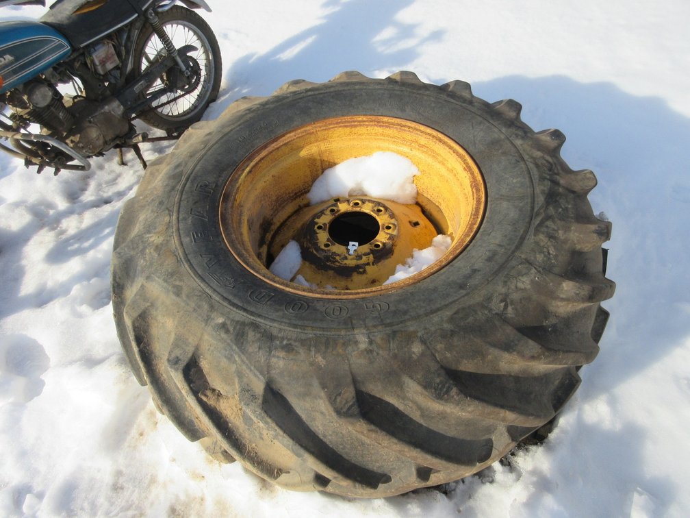 Tractor tire on 8-bolt rim