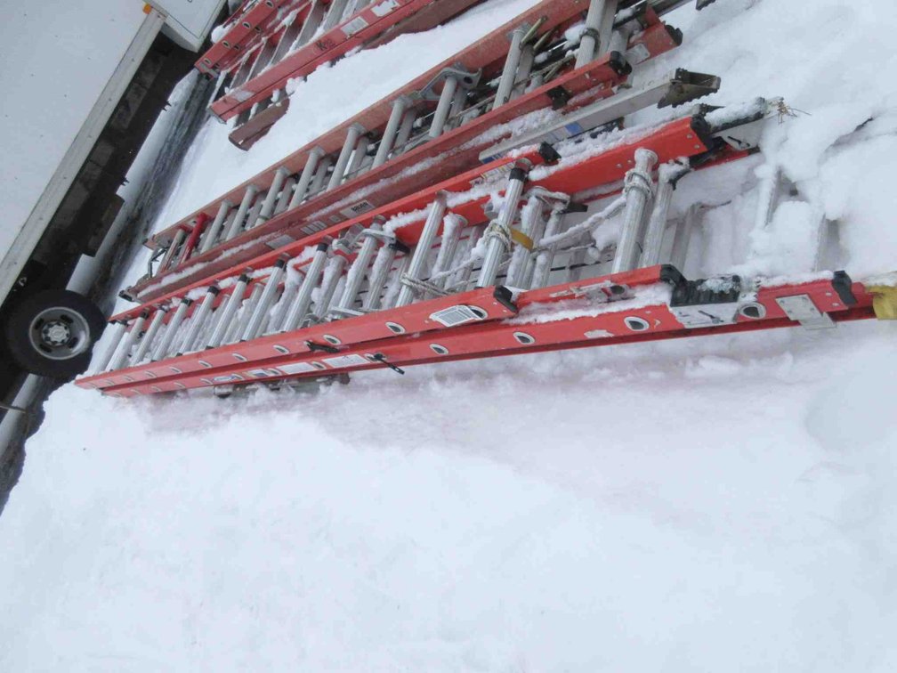 (1) Werner Professional 35ft fiberglass extension ladder
