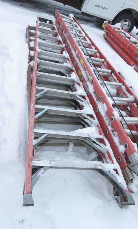 (1) Keller K Pro fiberglass step ladder