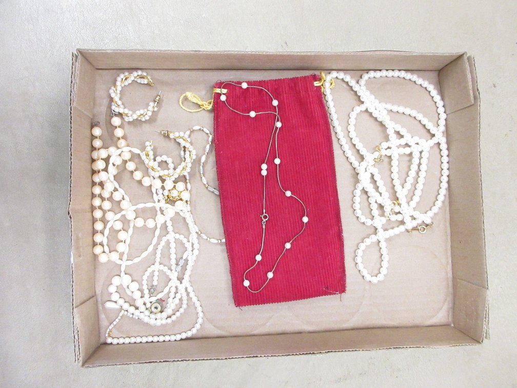 Faux pearl jewelry group