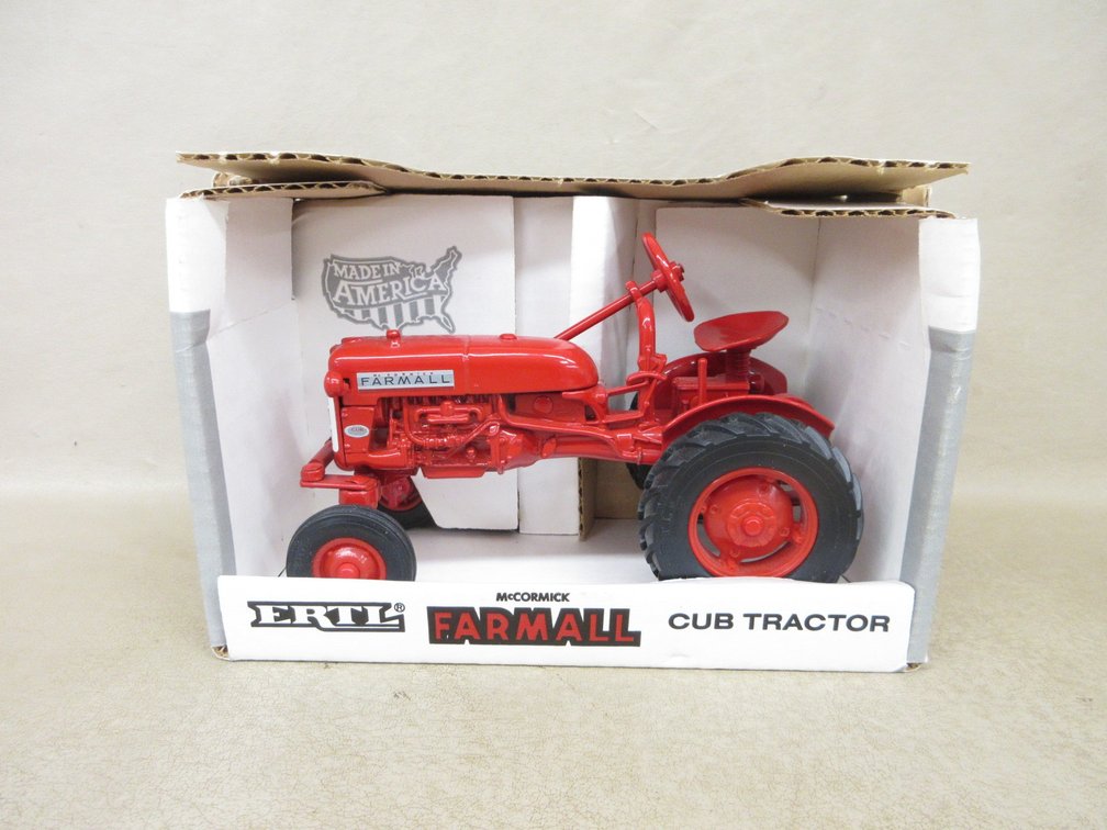 Ertl die cast Farmall Cub tactor