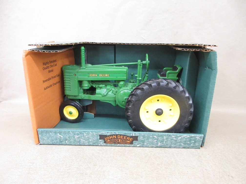 Ertl die cast John Deere G tractor