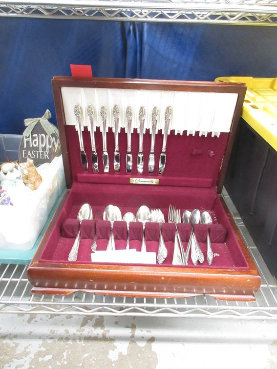17.5'W Wood flatware box with Community silver plate flatware set contents