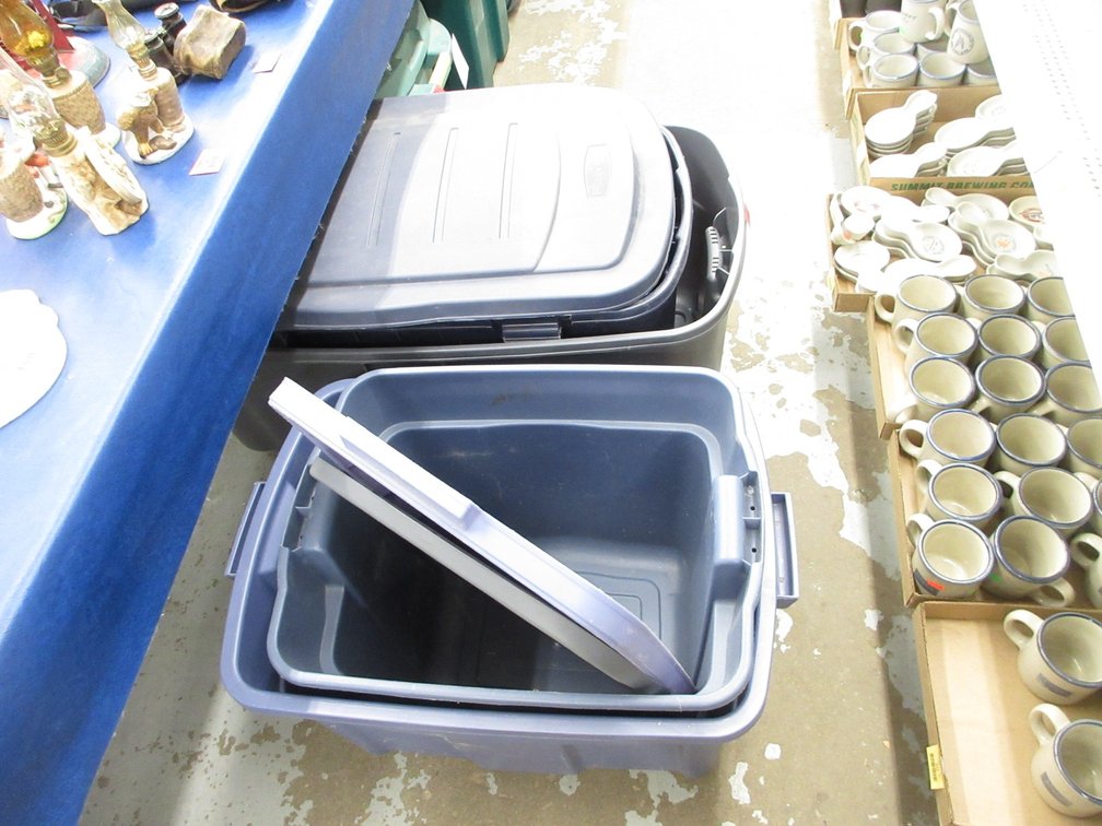 (4) Totes