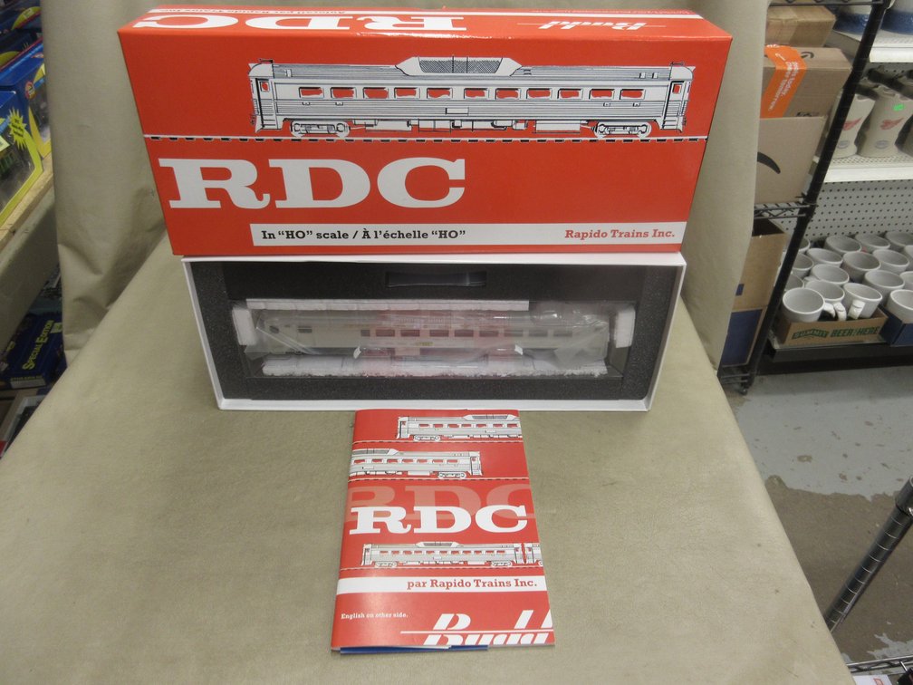 Rapido Trains Inc. BUDD RDC-2-DC Chicago & North Western locomotive