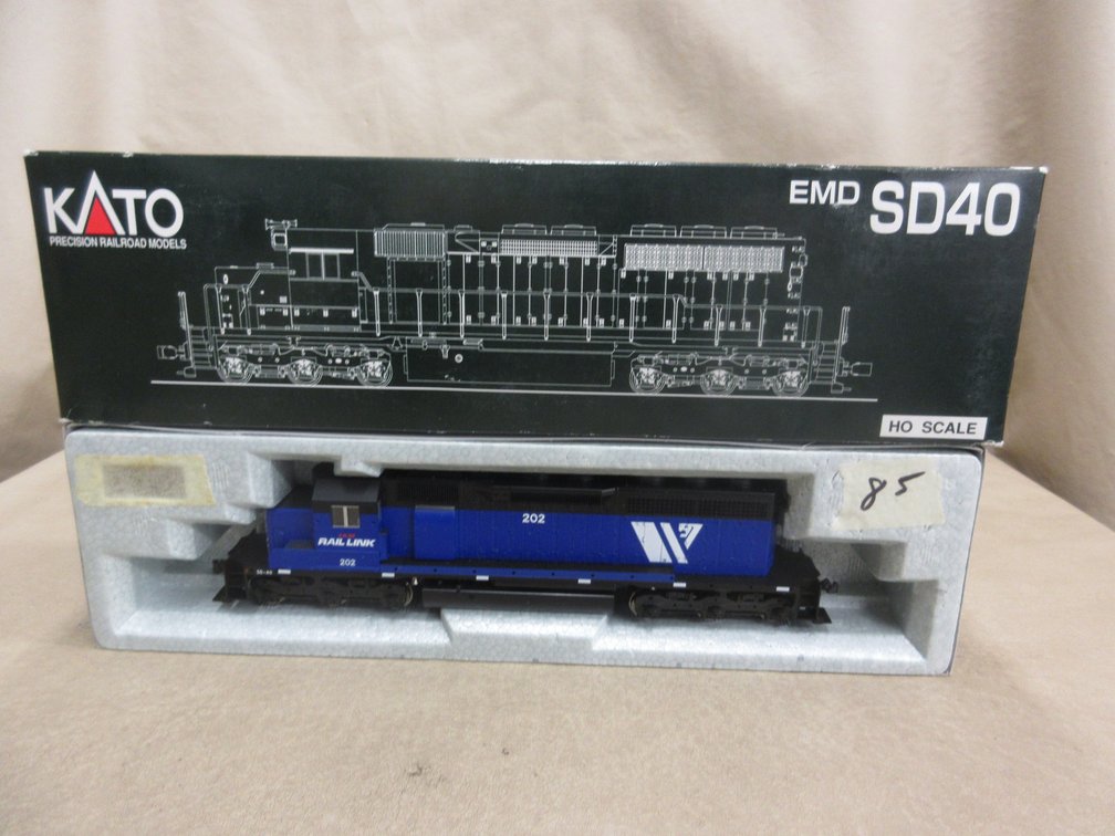 Kato EMD SD40 I & M Rail Link #202