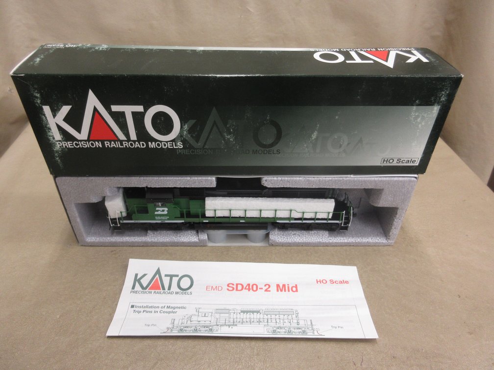 Kato EMD SD40-2 Mid Burlington Northern